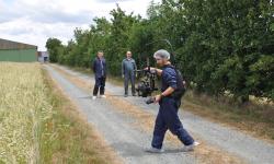 Moment du tournage avec éleveur et technicien.