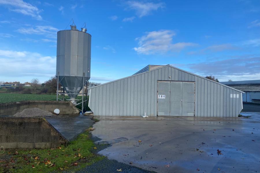 Bâtiments agricole en Vendée à vendre vu de l'extérieur