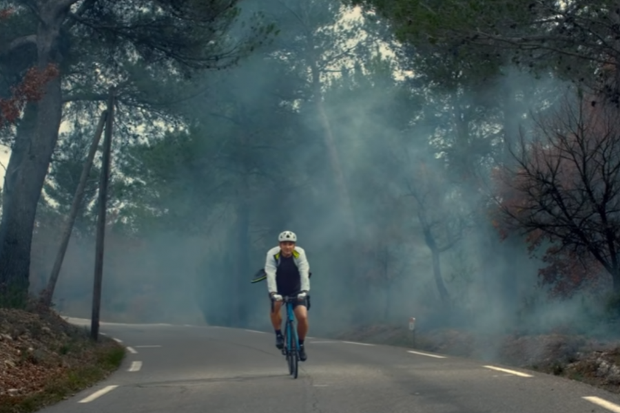 Homme à vélo